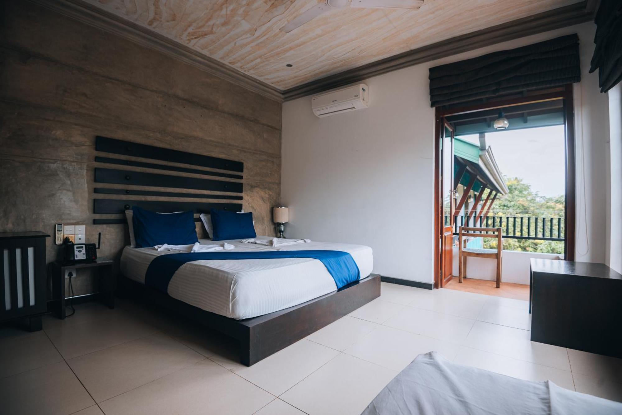 Summer Side Hotel
