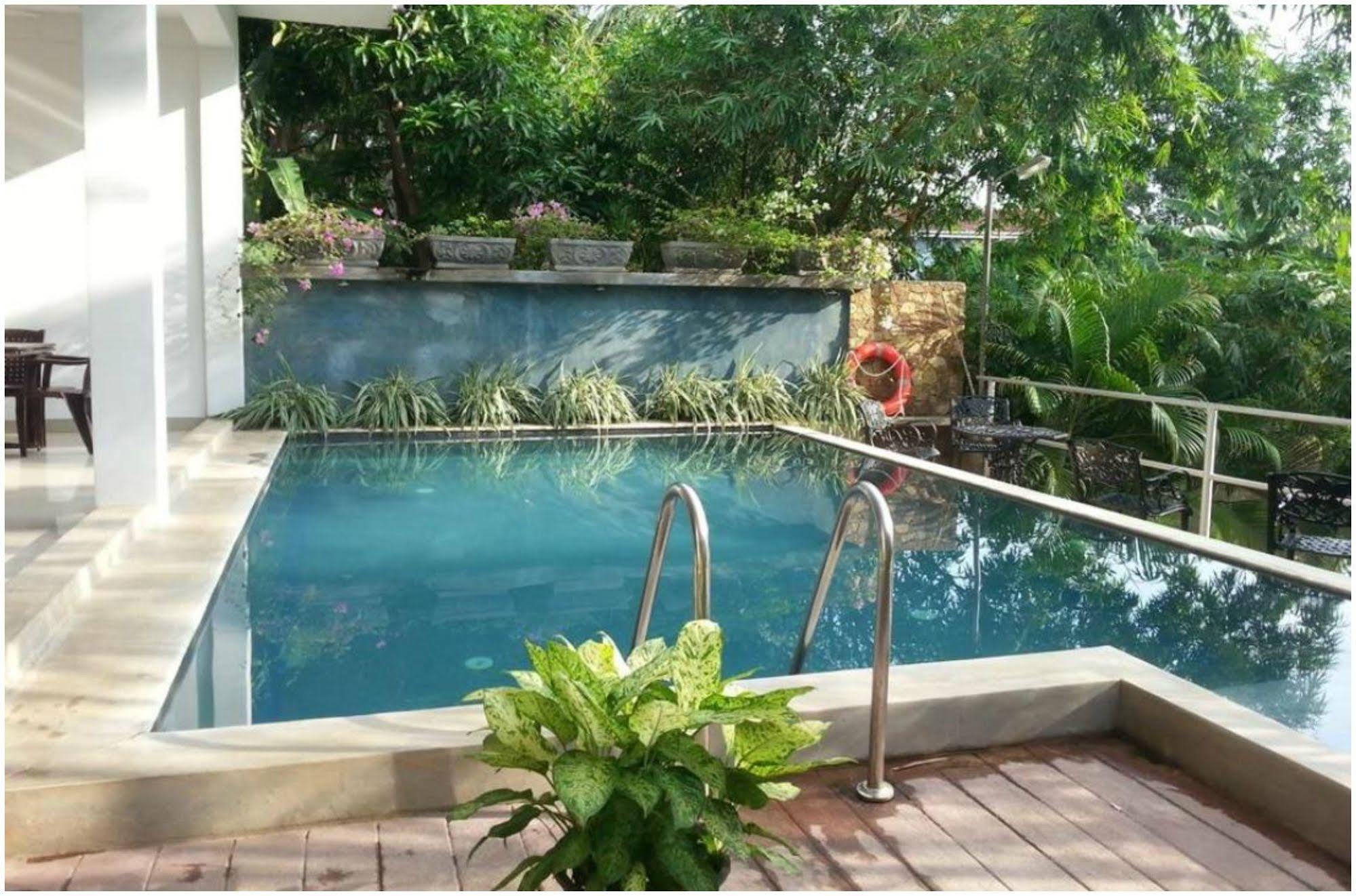Summer Side Hotel